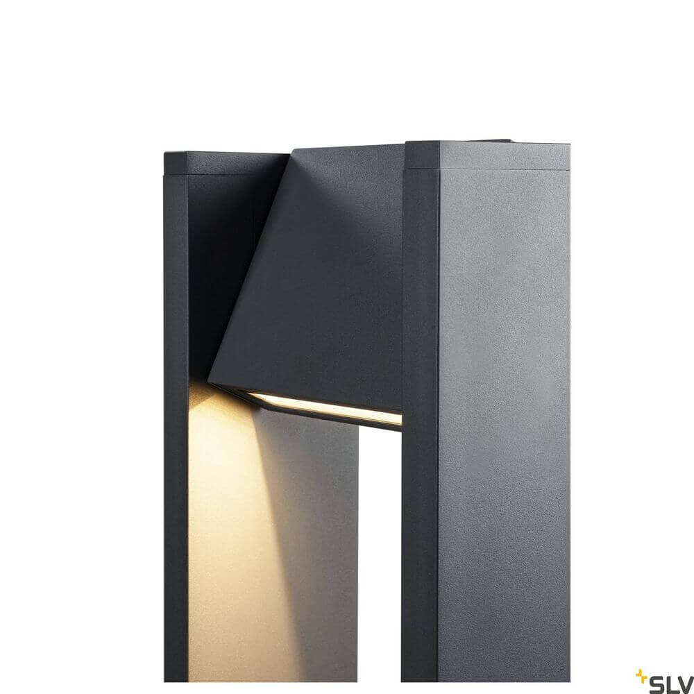 Quad Pole Fl 3000K Anthrazit - moderne Außenlampe in Anthrazit mit einzigartigem Design und LED-Beleuchtung.