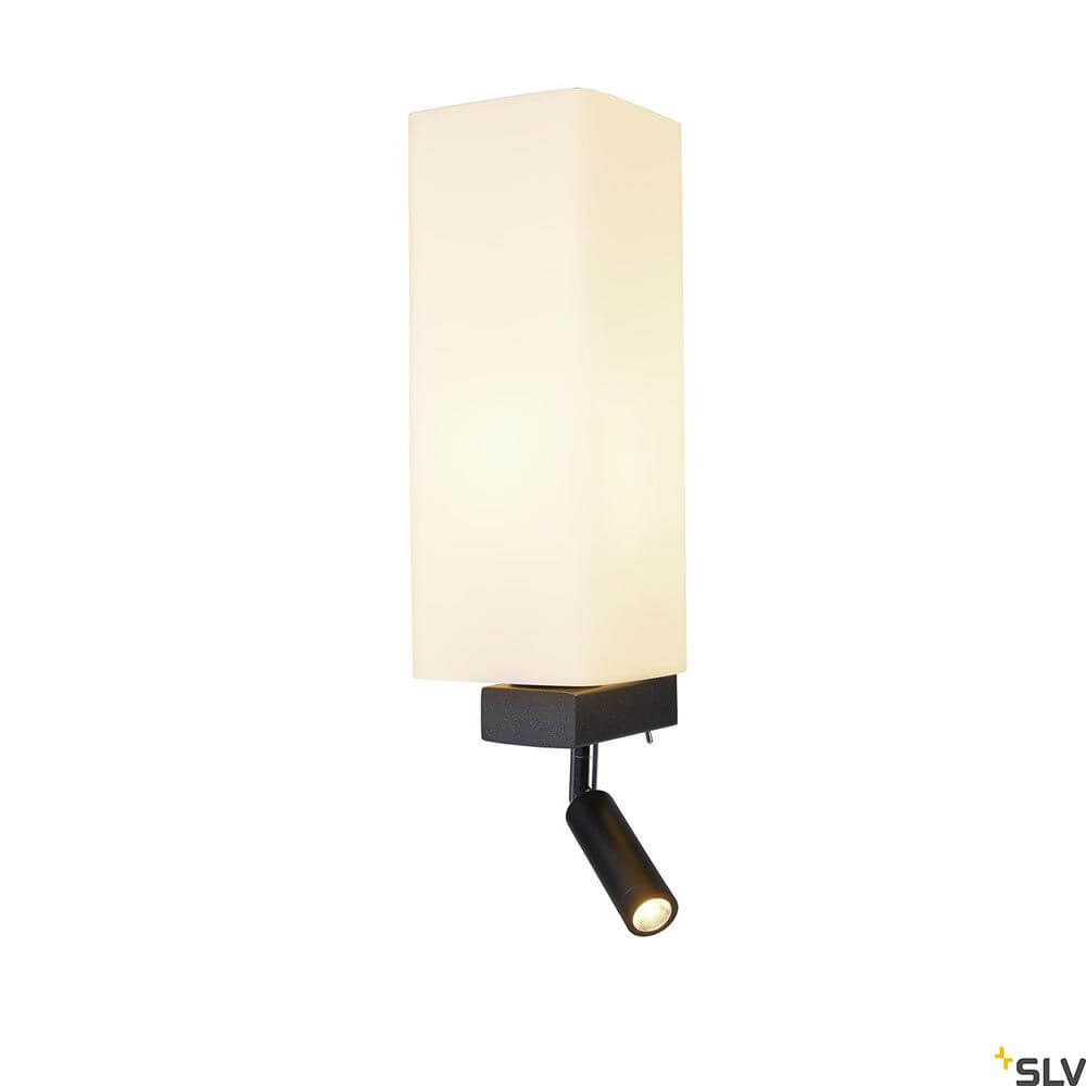 Quadrass LED Wandaufbauleuchte mit Metall- und Glaselementen sowie integrierter LED-Leseleuchte in warmweiß.