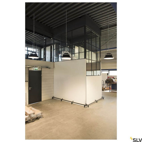 Reflektor für Para Flac LED Pendelleuchte in modernem Bürodesign mit skandinavischer Atmosphäre.