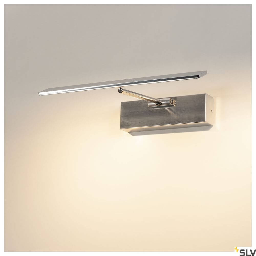 Retrato D Wandlampe 3000K Grau in modernem Design mit schwenkbarem Arm und eleganter silberner Oberfläche.