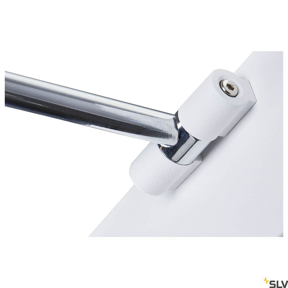 Detailansicht der Retrato D Wandlampe 3000K Weiß mit chromatischem Design und elegantem Aufhänger.