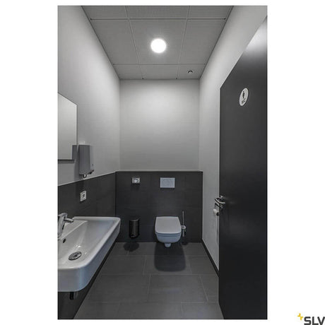 Senser 24 LED Deckeneinbauleuchte Weiß in modernem WC mit kaltweißer Grundbeleuchtung
