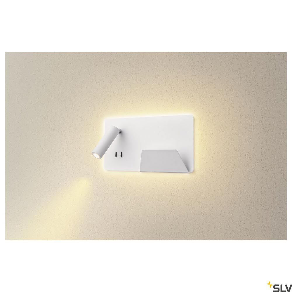Somnila Spot LED Wandaufbauleuchte inkl. USB an einer Wand montiert, elegante weiße Ausführung.