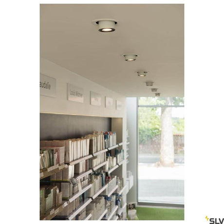 Supros Move LED Deckeneinbauleuchte 230V in modernem Verkaufsraum mit hellen LED Spots