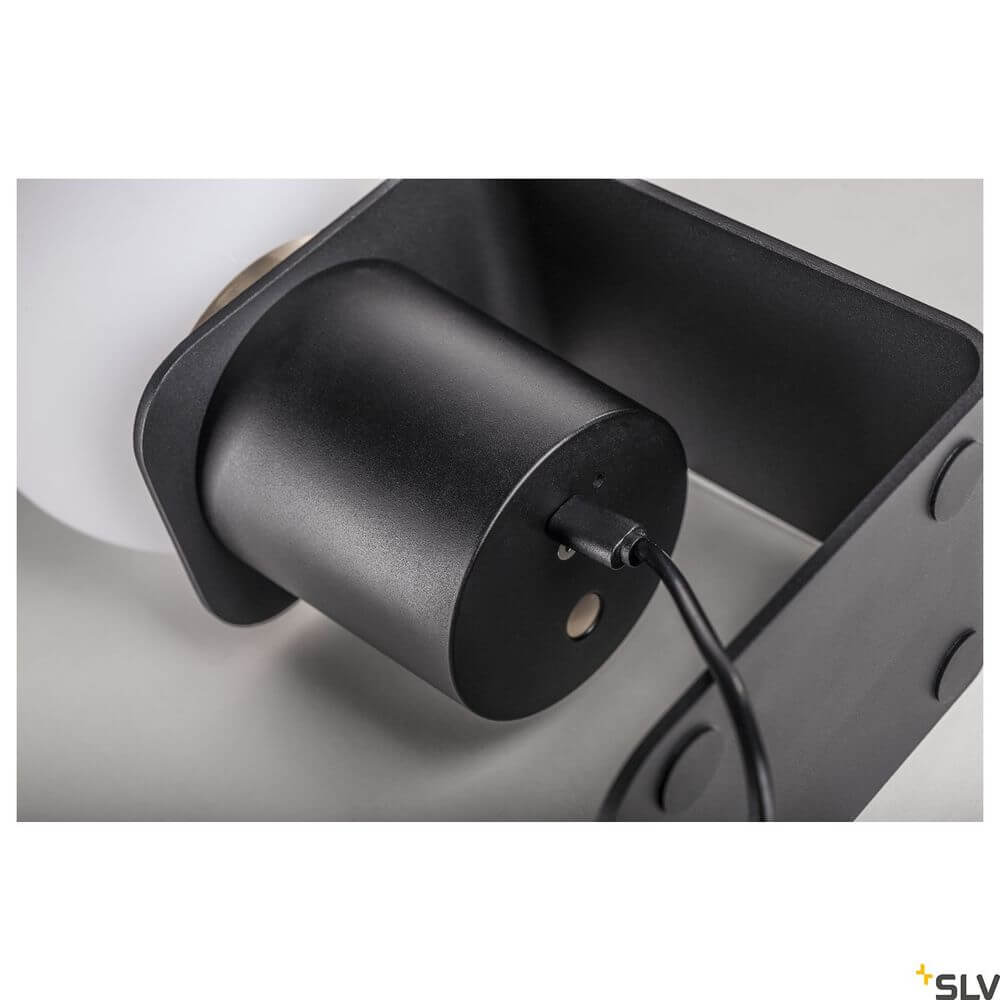 Detailansicht der Tonila Mobile Akku-Tischleuchte Schwarz mit Ladeanschluss und dimmbarer LED.