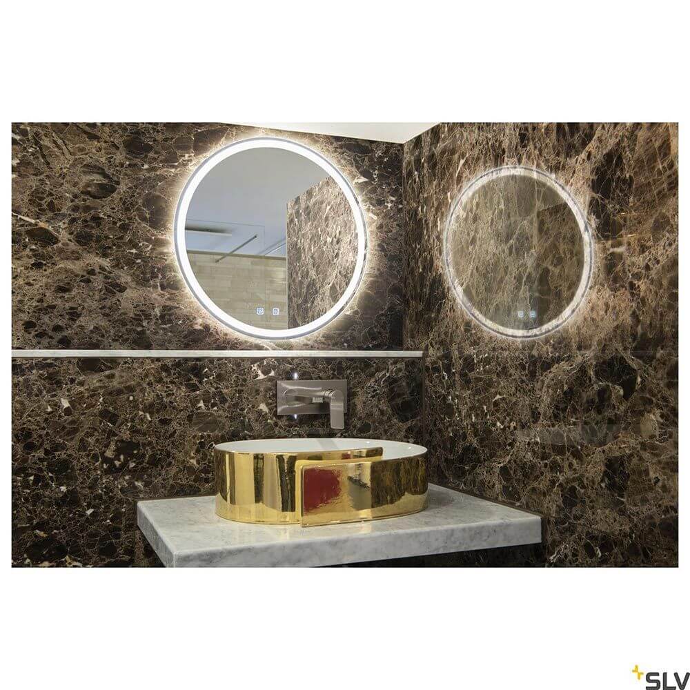 Trukko LED Spiegelleuchte Badspiegel Ø 60cm in modernem Badezimmer mit marmoriertem Hintergrund.
