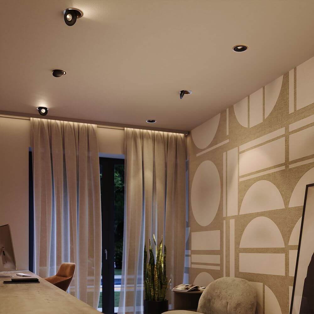 s.luce Santa Deep LED-Einbaustrahler schwenkbar & dimmbar in modernem Raum mit Dekoration und Vorhängen.