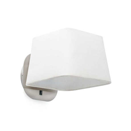Schirm Wandleuchte SWEET Nickel-Satin, Weiß an der Wand montiert, elegantes und modernes Design.