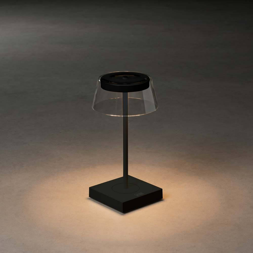 Scilla LED Akku Tischleuchte IP54 in elegantem Design, dimmbar und USB-ladefähig, strahlend bei 2700-3000 Kelvin