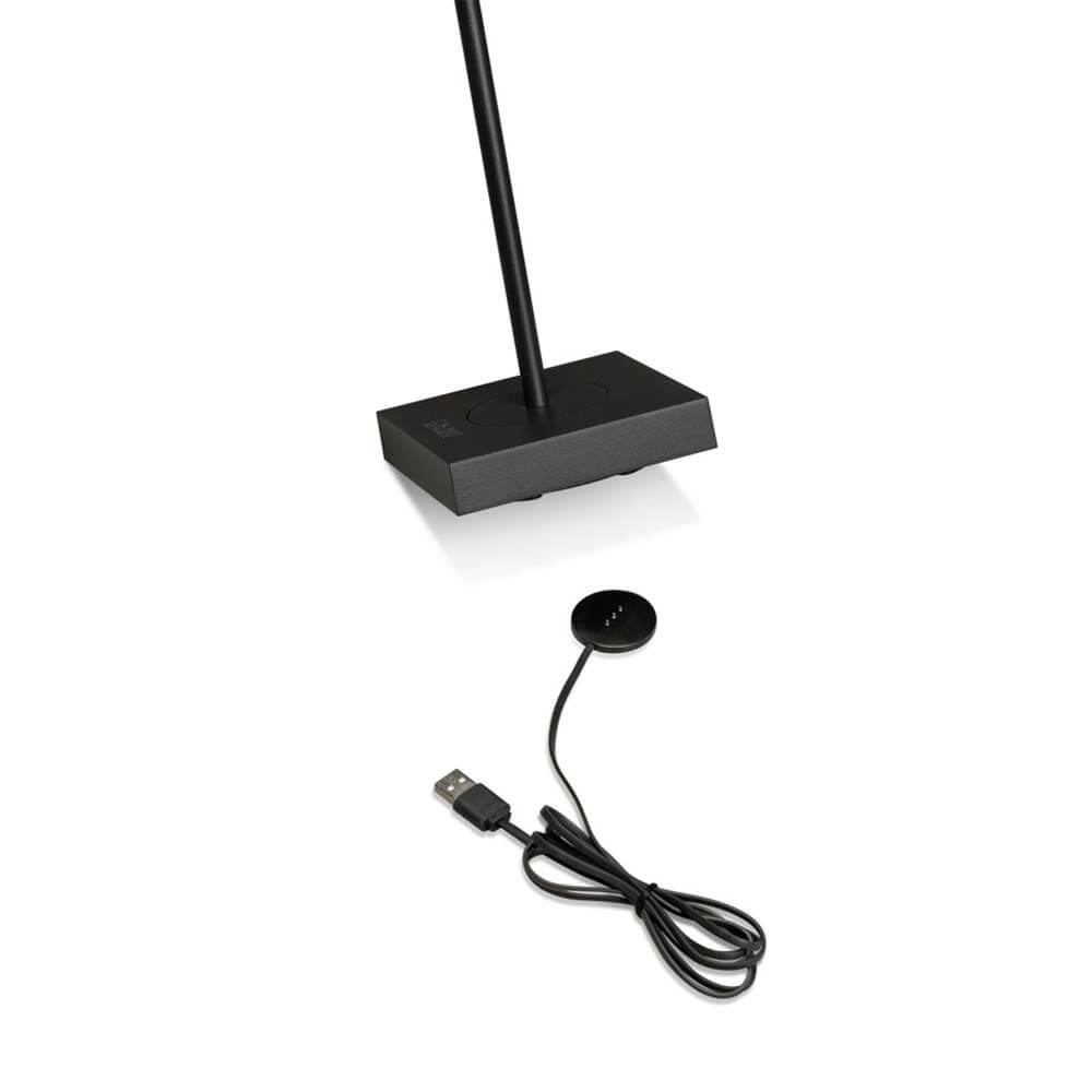 Scilla LED Akku Tischleuchte IP54 mit USB Anschluss und schwarzem Standfuß im Bild.