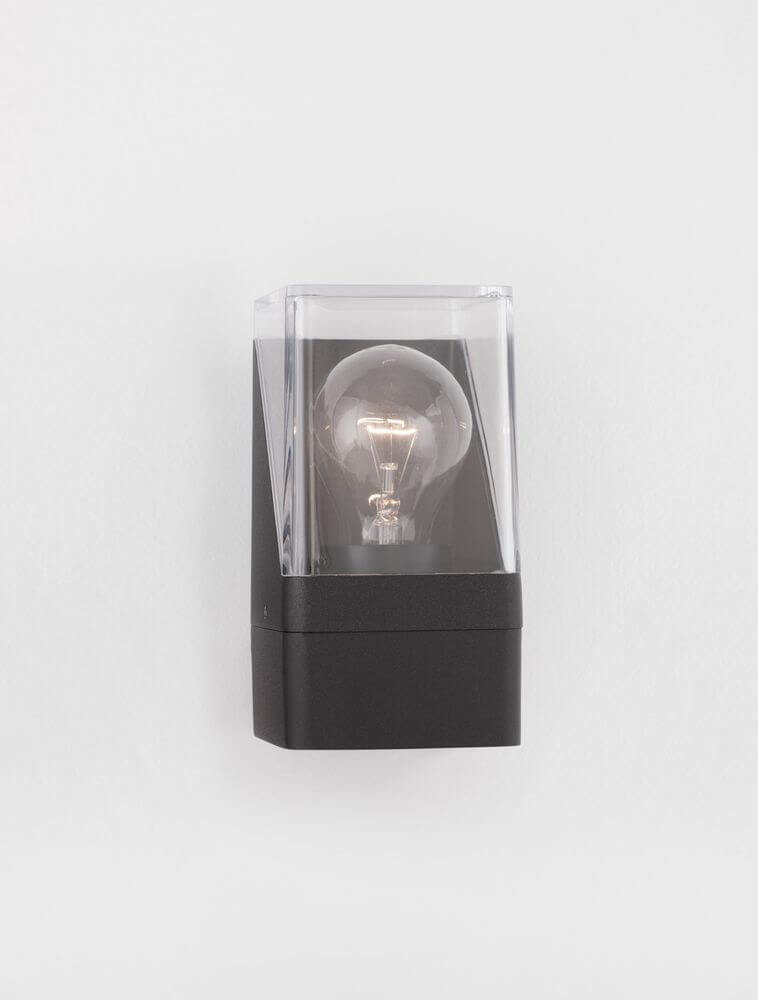 Selena Außenwandleuchte E27 Rechteckig Anthrazit IP65 an einer Wand, modernes Design mit klaren Linien.