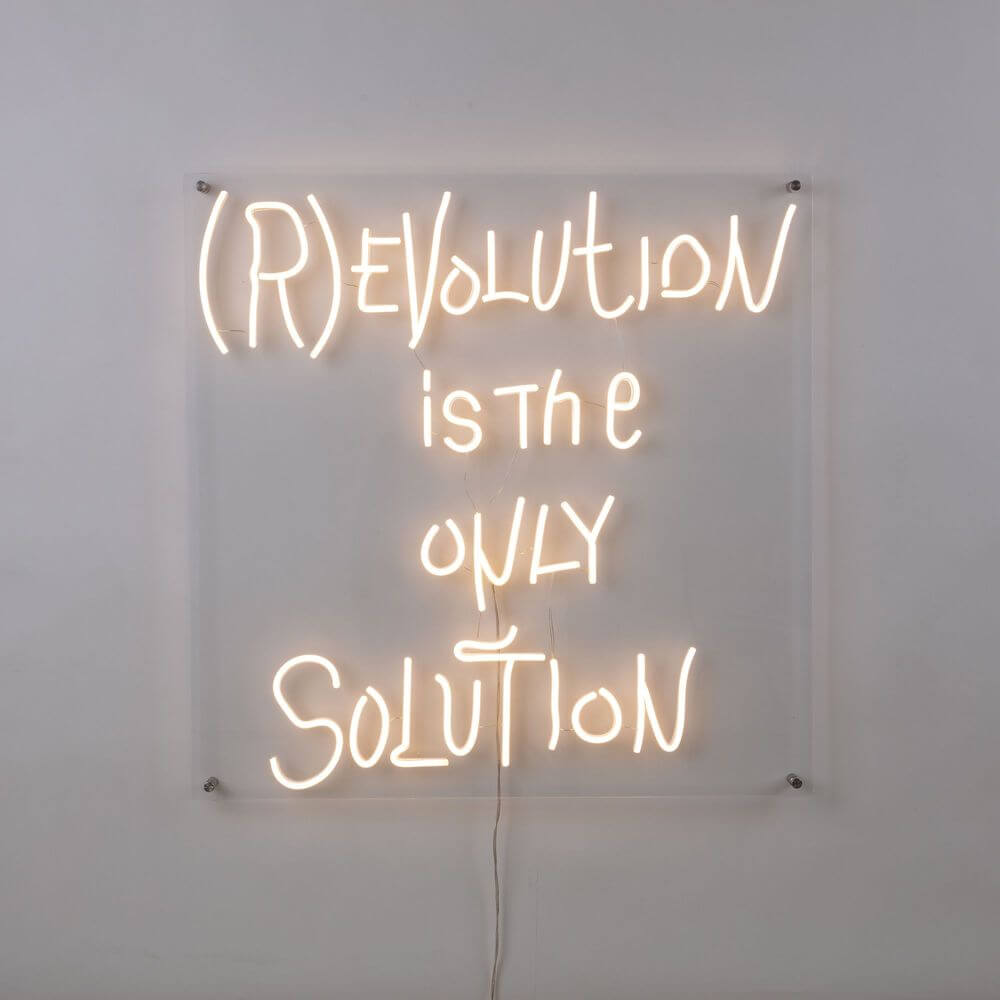 Seletti (R)Evolution is the only Solution LED-Leuchtschild 70x70cm leuchtendes Acryl-Wandobjekt mit handschriftlicher Neon-Aufschrift