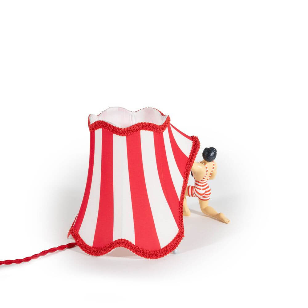 Seletti Circus Super Jimmy Tischleuchte Mehrfarbig - rote-weiß gestreifter Zirkus-Lampenschirm mit Figur von Uto Balmoral