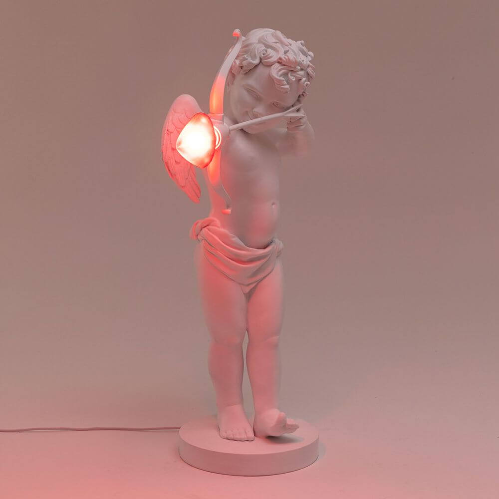 Seletti Cupid LED-Tischlampe dimmbar – weiße Amor-Figur aus Kunstharz mit rotem LED-Licht, dimmbares dekoratives Tischlicht