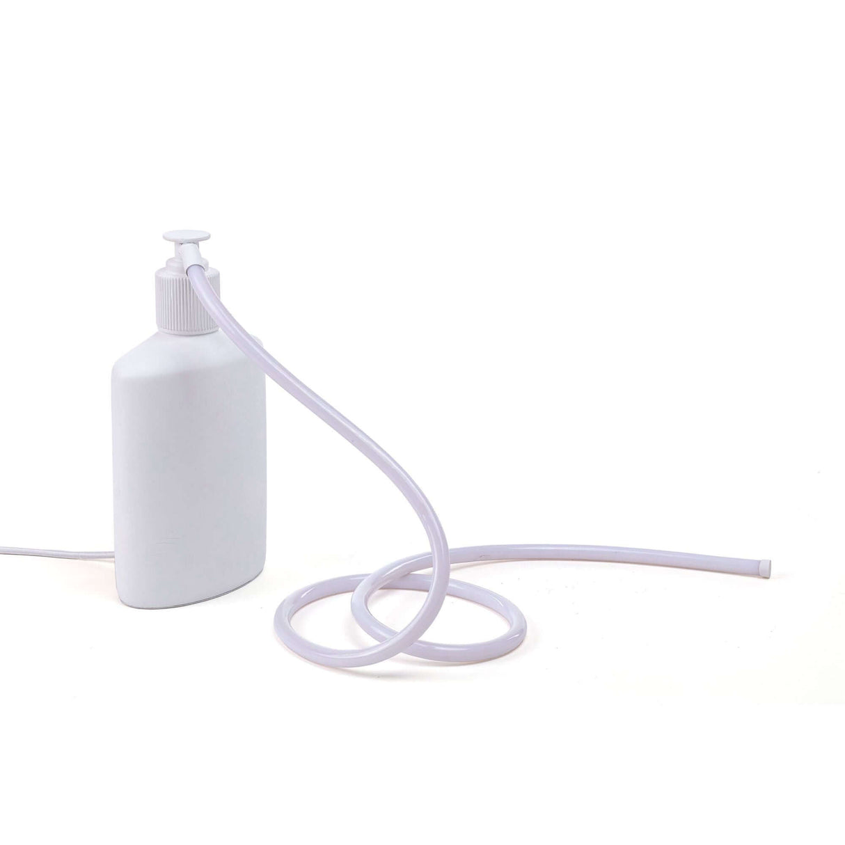 Seletti Daily Glow Soap LED-Tischleuchte Warmweiß in Form einer weißen Seifenflasche aus Kunstharz mit warmweißem LED-Licht