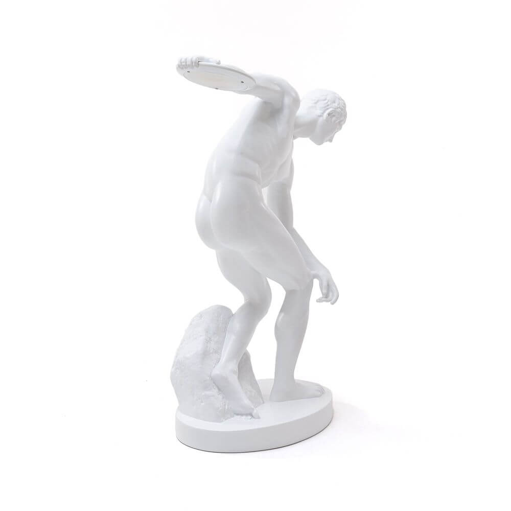 Alt Tag: Seletti Discobolux LED-Tischleuchte Warmweiß dimmbar als weißes Diskuswerfer-Skulptur-LED-Tischlicht aus Harz