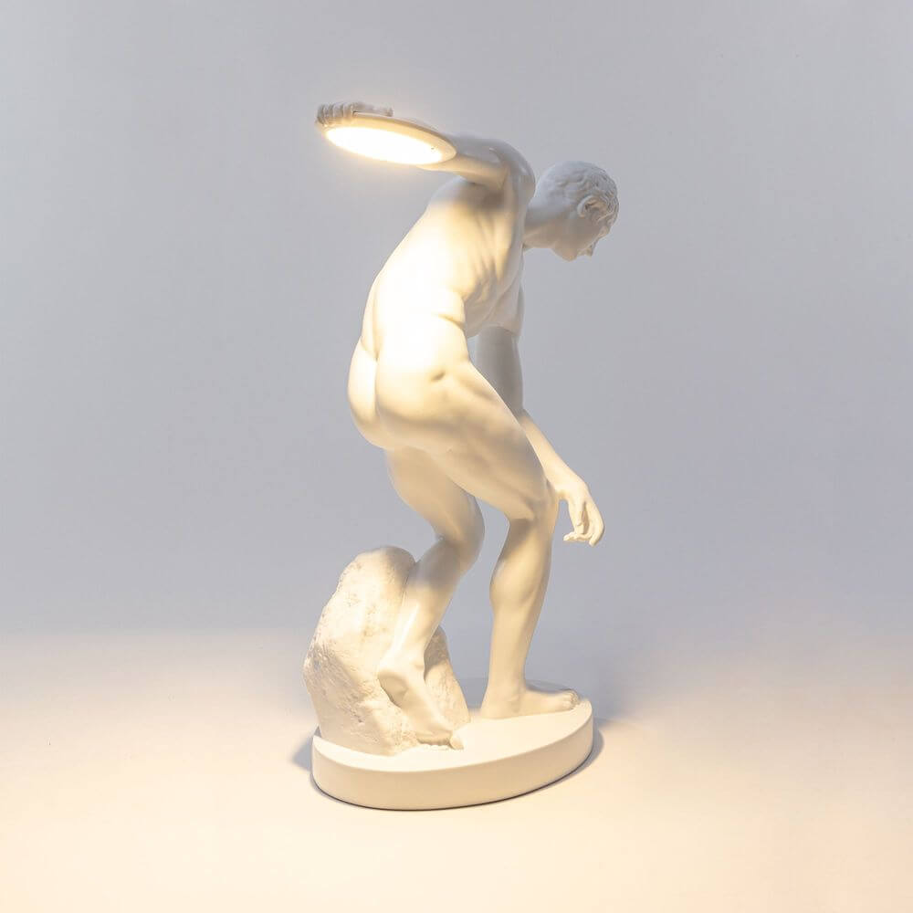 Seletti Discobolux LED-Tischleuchte Warmweiß dimmbar – weiße Harz-Skulptur Tischlampe in Diskuswerfer-Form, warmes dimmbares Licht