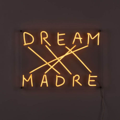 Seletti Dream-Madre LED-panneau 52x38cm objet d’art lumineux en acrylique-silicone jaune-orange sur le mur, inscription de style néon « DREAM MADRE »
