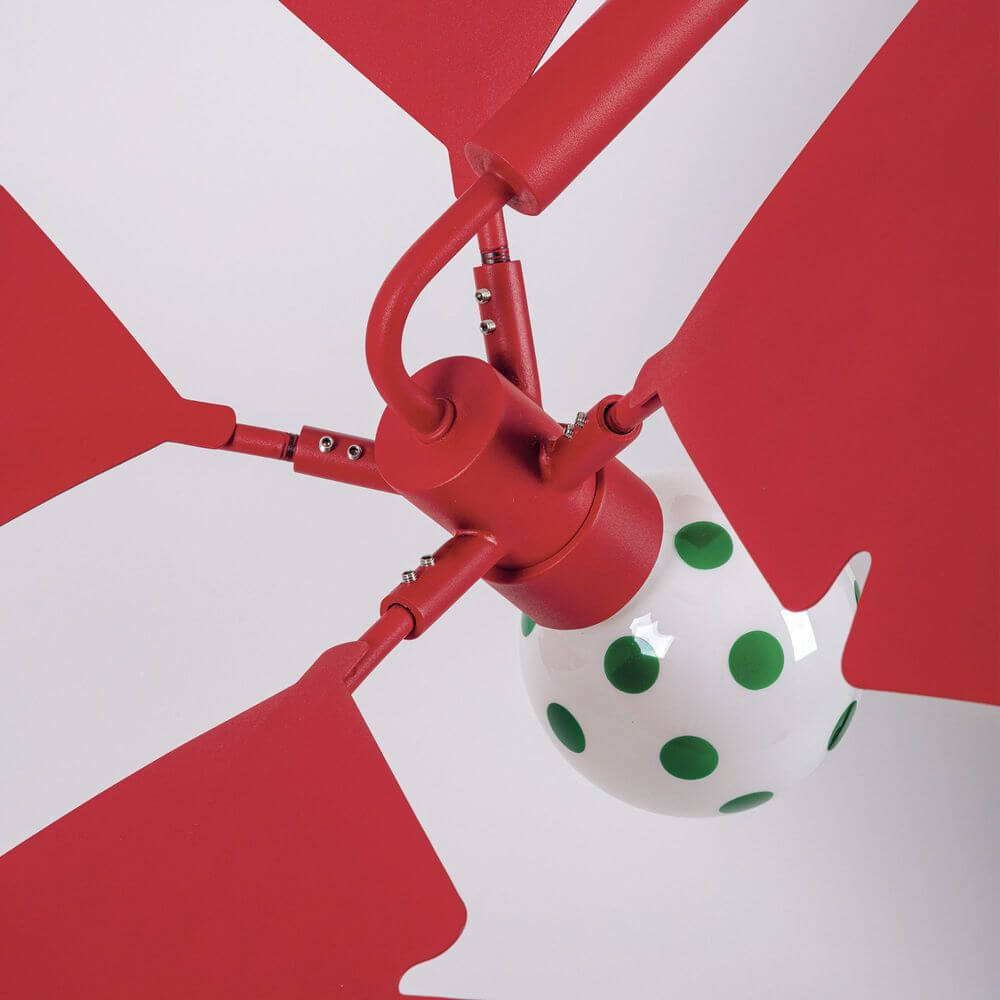 Seletti La Palma Stehleuchte 182cm – rote Metall-Palmenleuchte, detailaufnahme von Gelenk und grün gepunkteter Lampenfassung
