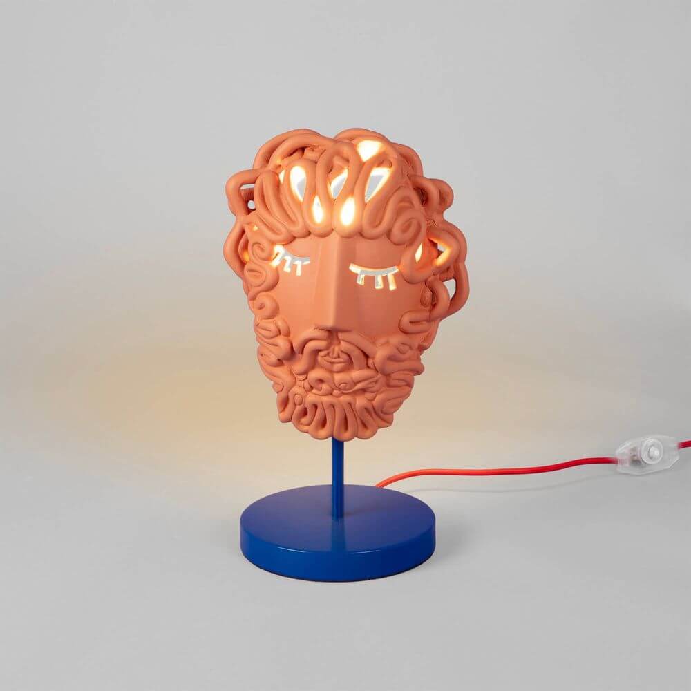 Seletti Magna Graecia Tischleuchte Ulysse Maske Terracotta Tischlampe in Form einer Odysseus-Maske mit blauem Ständer und warmem Leuchten