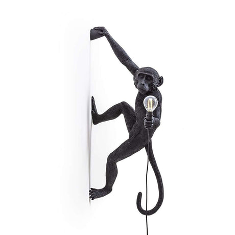 Applique extérieure suspendue Seletti Monkey, main droite, amusante lampe singe pour un design lumineux créatif.