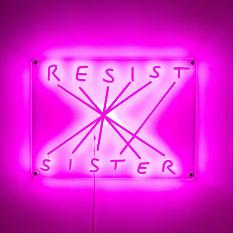 Seletti Resist-Sister LED-applique murale dimmable 52x38 cm - tableau mural néon rose en acrylique et silicone avec l'inscription "RESIST SISTER"