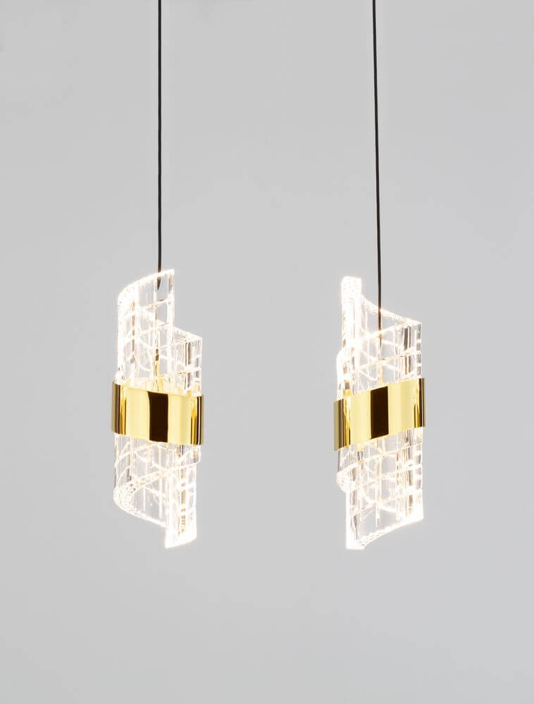 Seneca LED Pendelleuchte Balken 82cm 5-flammig 3000K Schwarz, Gold in moderner Design-Optik mit goldplattierten Akzenten.