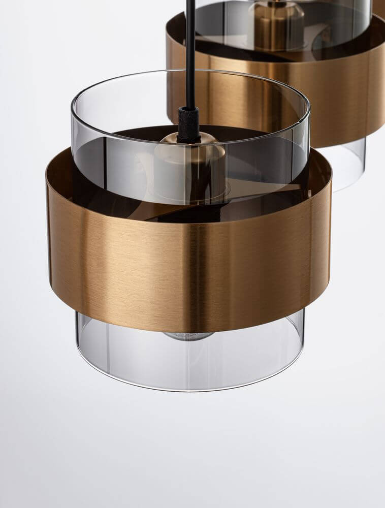 Sianna Pendelleuchte Balken 70cm 3-flammig Gold, Rauch, Schwarz mit metallischem Design und Glaszylinder.