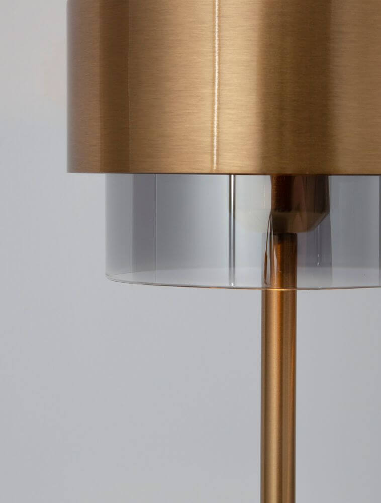 Sianna Tischleuchte Gold, Rauch, Schwarz - Detailansicht der modernen Tischleuchte mit goldenen und gläsernen Elementen.