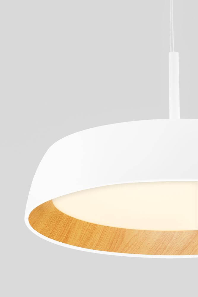 Moderne Pendelleuchte Sigi 45cm in Weiß mit Holzdekor, ideal für Esszimmer und Wohnzimmer.