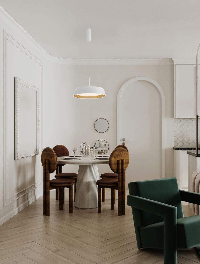 Moderne Pendelleuchte Sigi Ø 45cm in stilvollem Esszimmer mit Holzstühlen und eleganter Einrichtung.