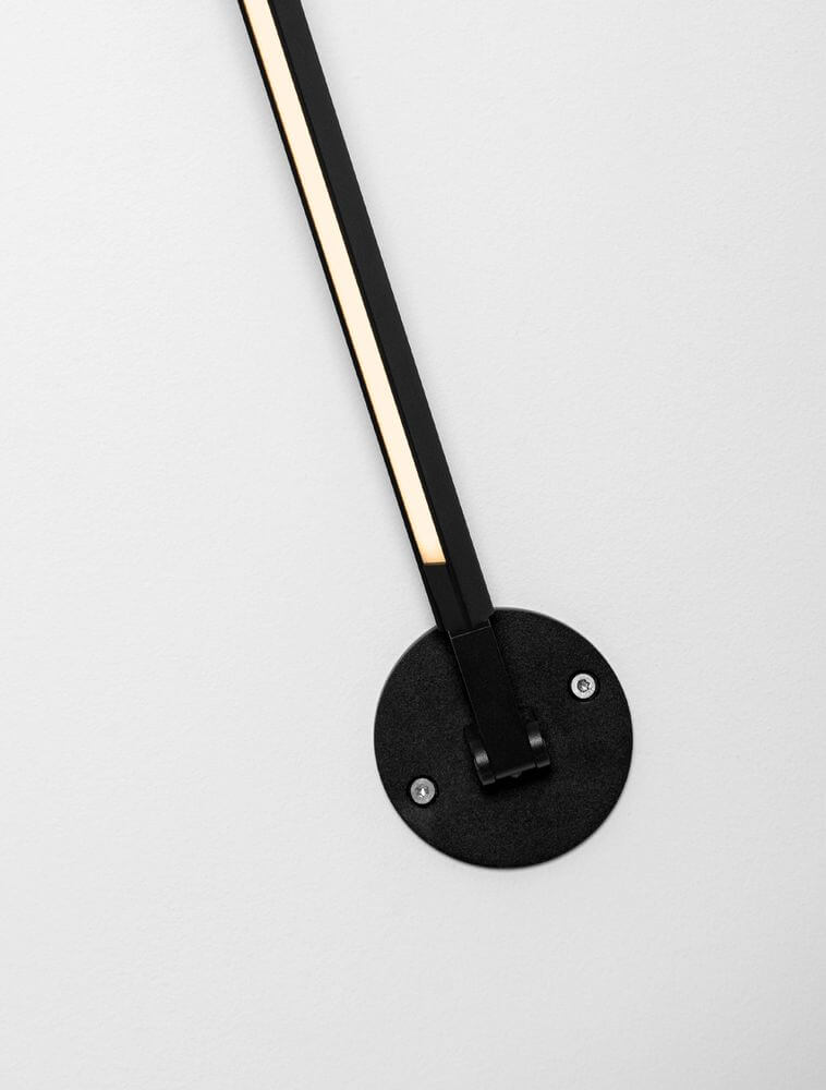 Detailansicht der Sima LED Wandleuchte Ø 8cm 3000K mit schwarzem Wandhalter.