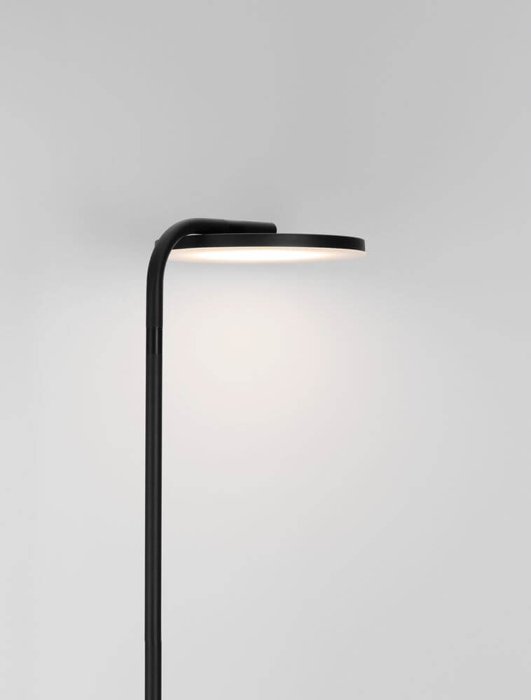 Sinkro LED Stehlampe Ø 25,2cm 3000K mit Fußschalter - elegantes Design in Schwarz