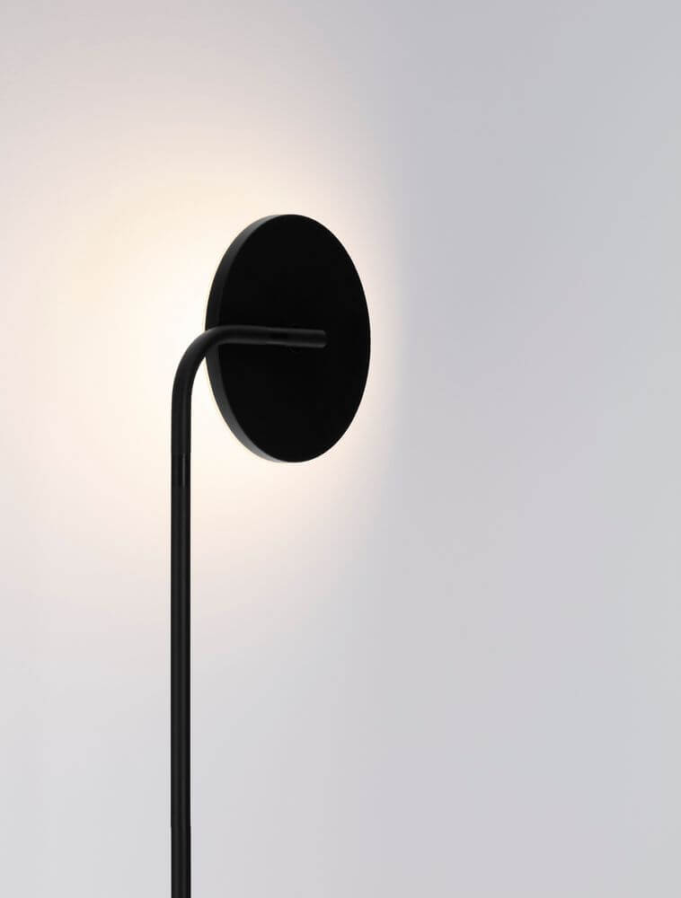 Sinkro LED Stehlampe Ø 25,2cm 3000K mit Fußschalter - elegantes schwarzes Design, schwenkbarer Leuchtkopf.