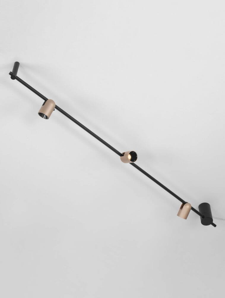 Sirmos LED Pendelleuchte 3-flammig 3000K Schwarz, Braun in modernem Design montiert an der Decke.