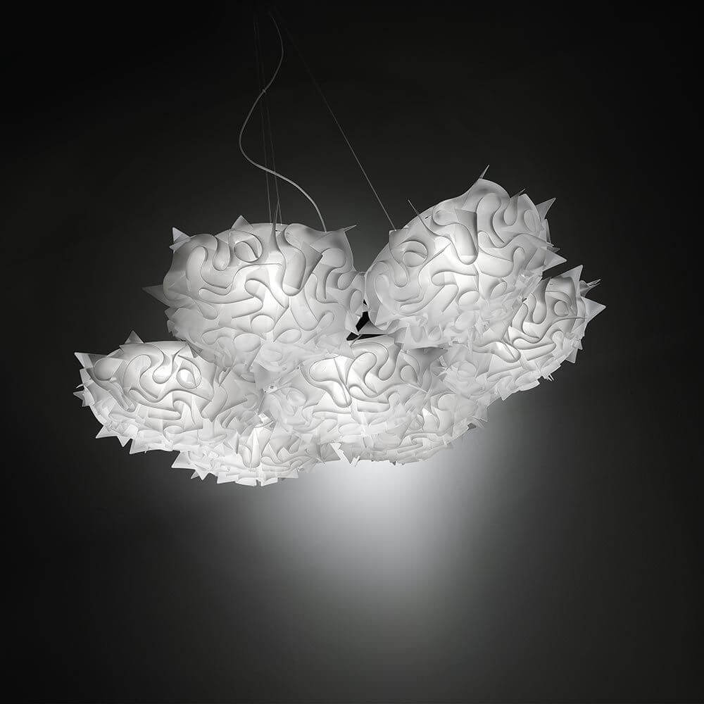 Slamp Hängelampe Veli 7 Opalweiss mit elegantem Design und weichem Licht, inspiriert von Haute Couture.