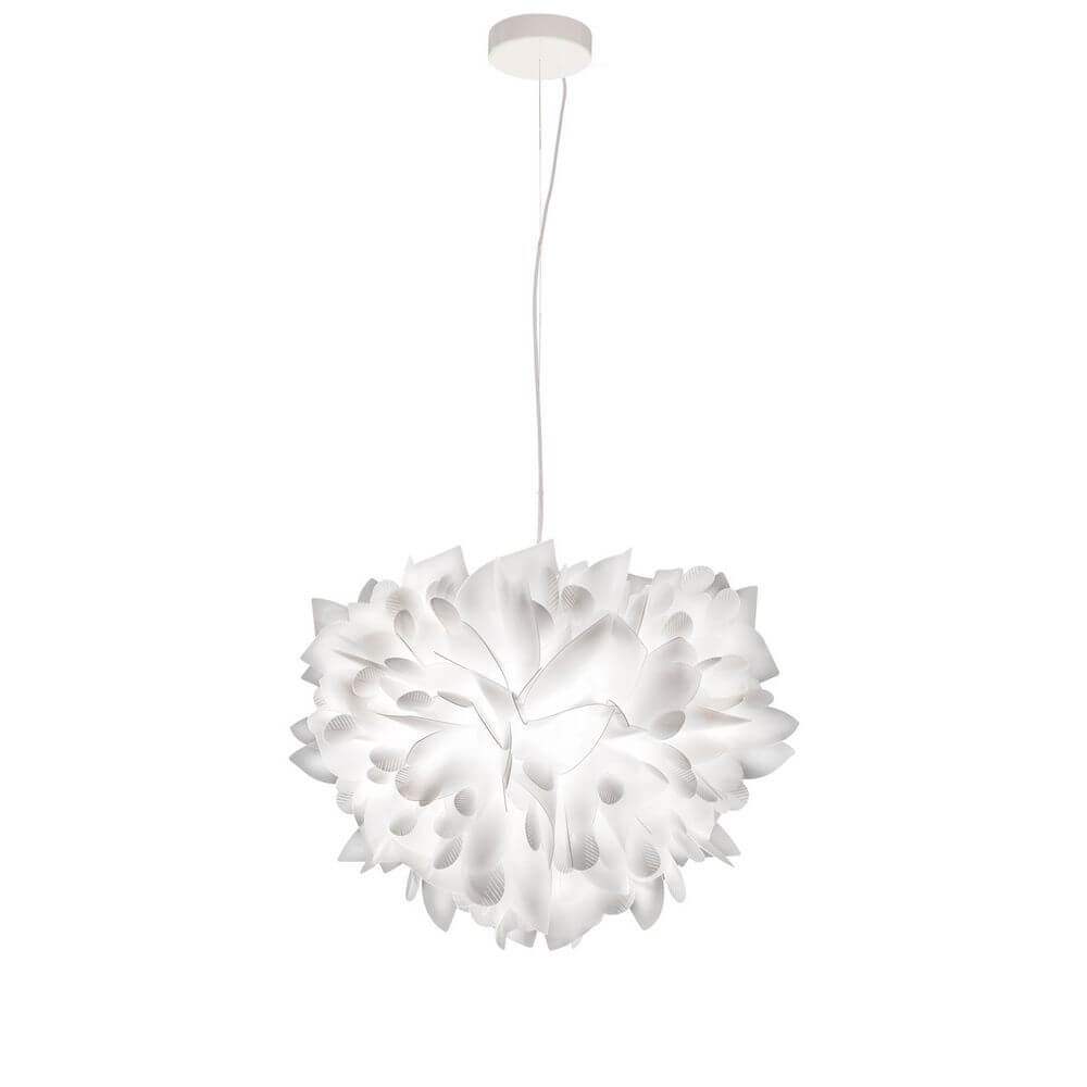 Slamp Pendelleuchte Veli Foliage Weiß mit blütenartigen Formen und sanftem Licht im modernen Design.