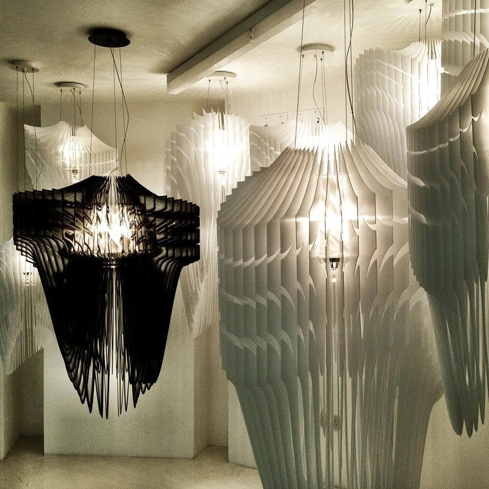 Slamp Hängeleuchte Aria Schwarz, Transparent in modernem, dynamischem Raumdesign.