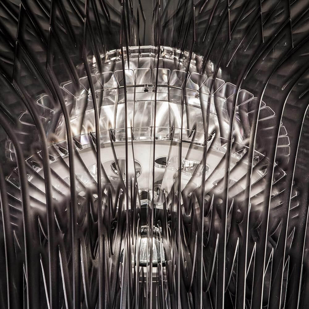 Slamp Hängeleuchte Aria Schwarz, Transparent in dynamischem, fließendem Design.