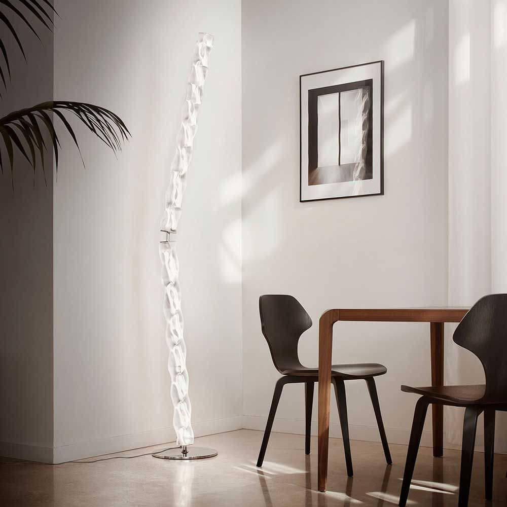 Slamp Hugo Stehleuchte 207cm aus Lentiflex-Kunststoff in modernem Raumdesign