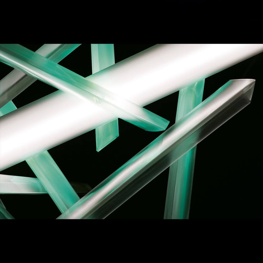 Slamp LED Hängelampe La Traviata Lichtskulptur in abstraktem Lichtdesign mit transparenten Elementen.