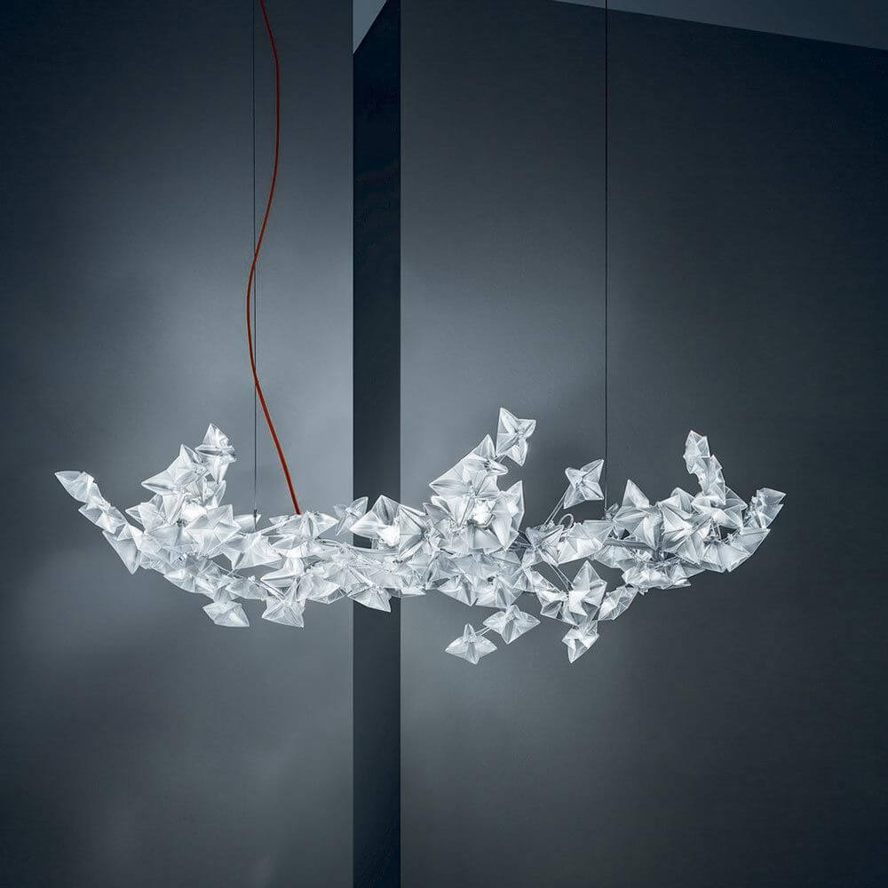 Slamp LED Hängeleuchte Hanami Large 5000lm 2700K Prisma in eleganter, moderner Raumgestaltung.