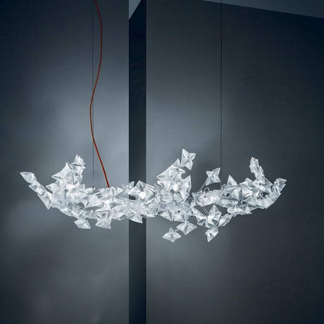 Lampada a sospensione LED Slamp Hanami Large 5000lm 2700K Prisma in un elegante design moderno.