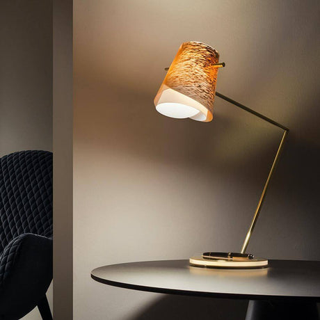 Slamp LED Schreibtischlampe Overlay & Montblanc Meisterstück Le Grand auf einem Tisch