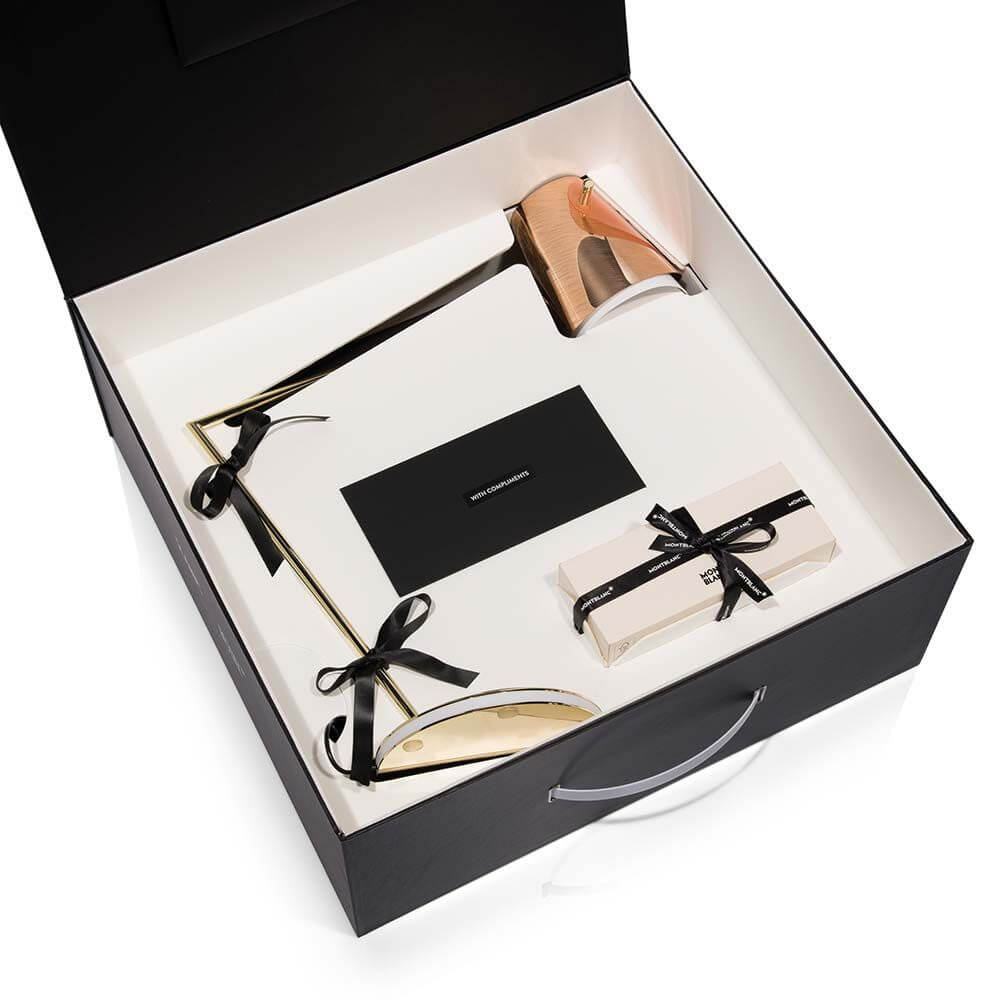 Slamp LED Schreibtischlampe Overlay & Montblanc Meisterstück Le Grand in eleganter Geschenkbox präsentiert.