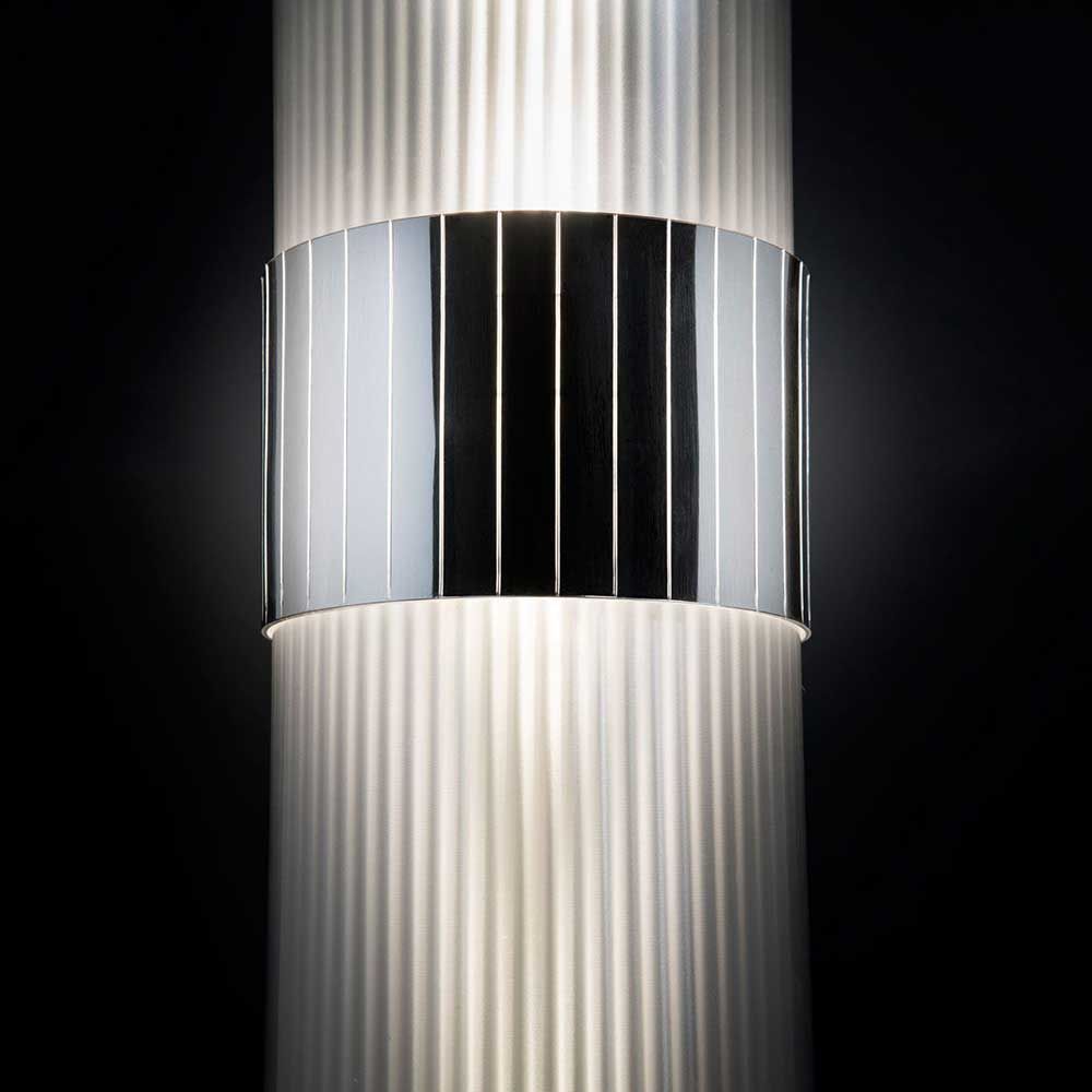 Slamp La Lollo Stehleuchte 163cm aus hochwertigen Kunststoffen mit elegantem, geripptem Design.