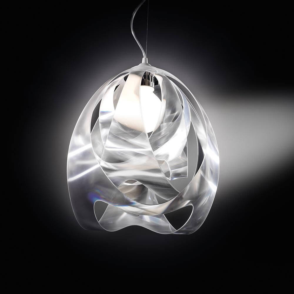 Slamp Pendelleuchte Goccia Prisma Transparent mit flüssigen Formen und Lichtreflexen.