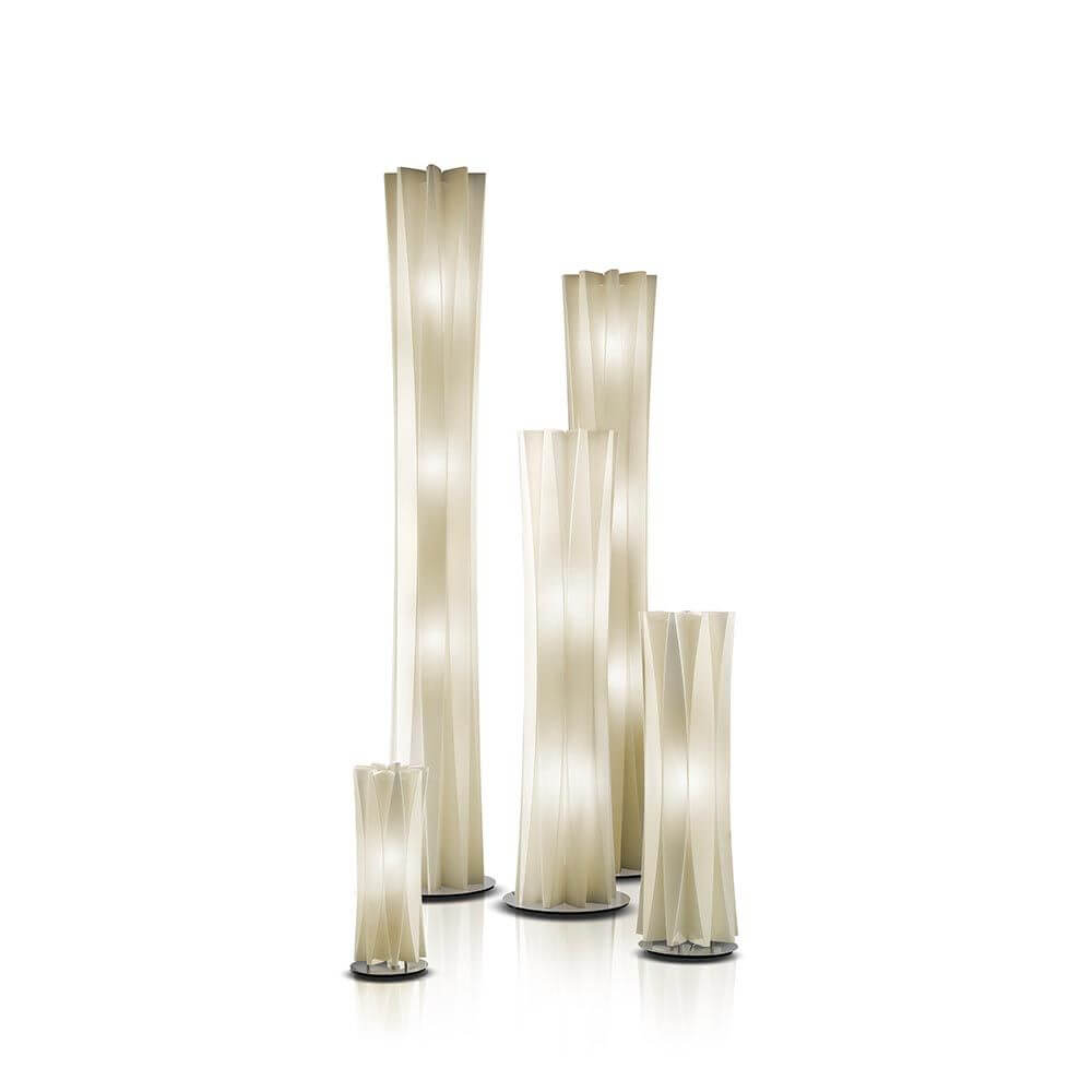 Slamp Stehlampe Bach XL Gold in eleganten Formen, die modernen Krümmungen folgen für hellen Raum.