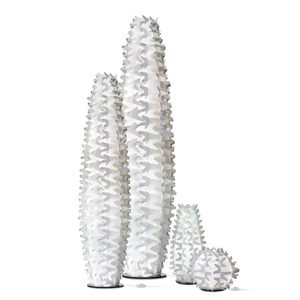 Slamp Stehlampe Cactus XXL Gold in verschiedenen Größen mit beeindruckendem Design und Lichtreflexen.