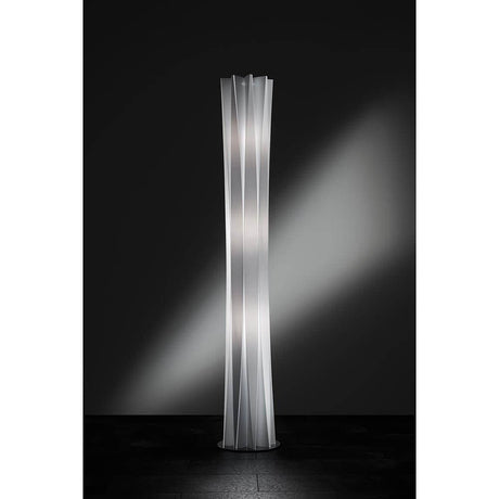 Lampada da terra Slamp Bach XXL Bianco con design elegante, porta movimento e luminosità nella stanza.